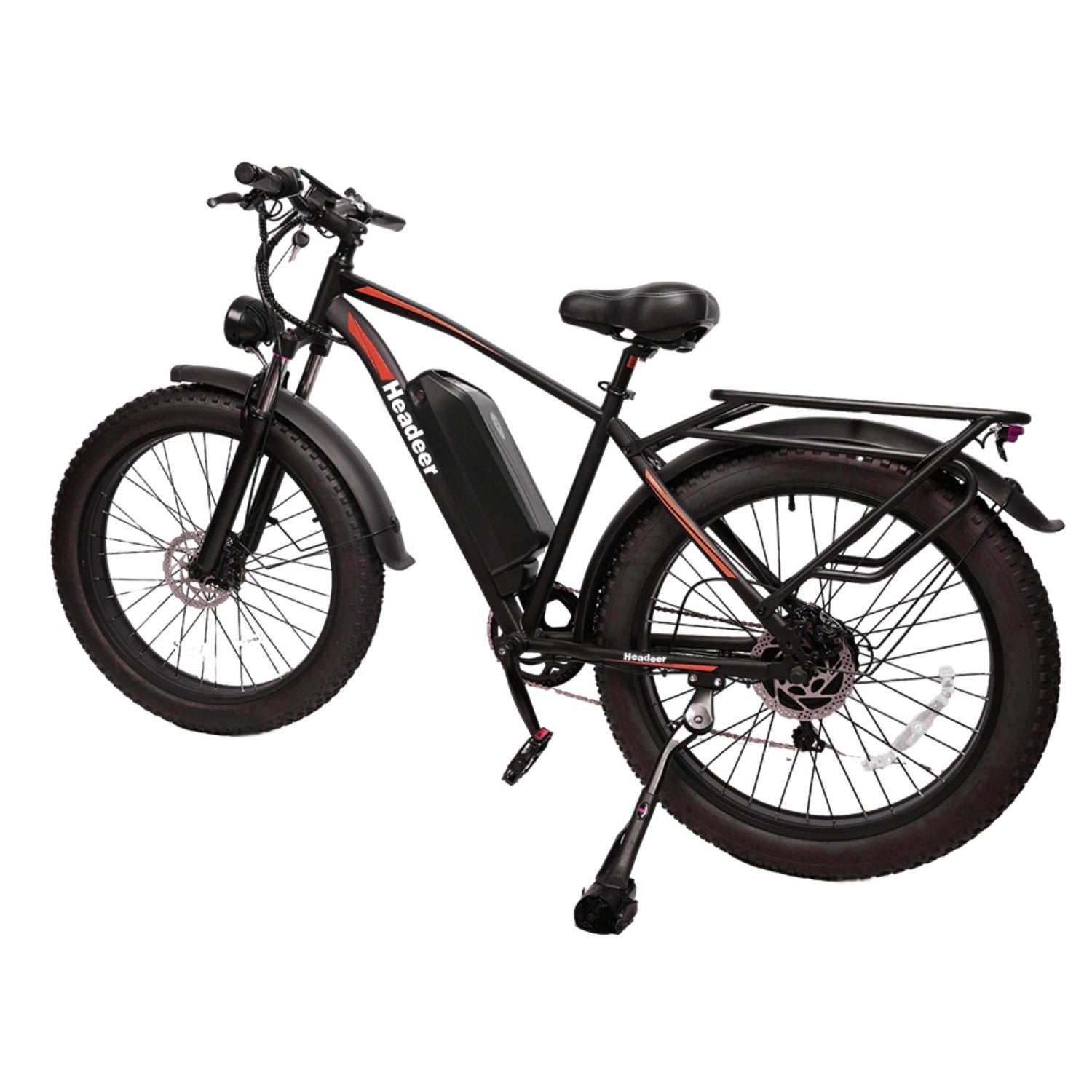 Schwarzes E-Bike mit dicken Reifen, Gepäckträger und Seitenständer.