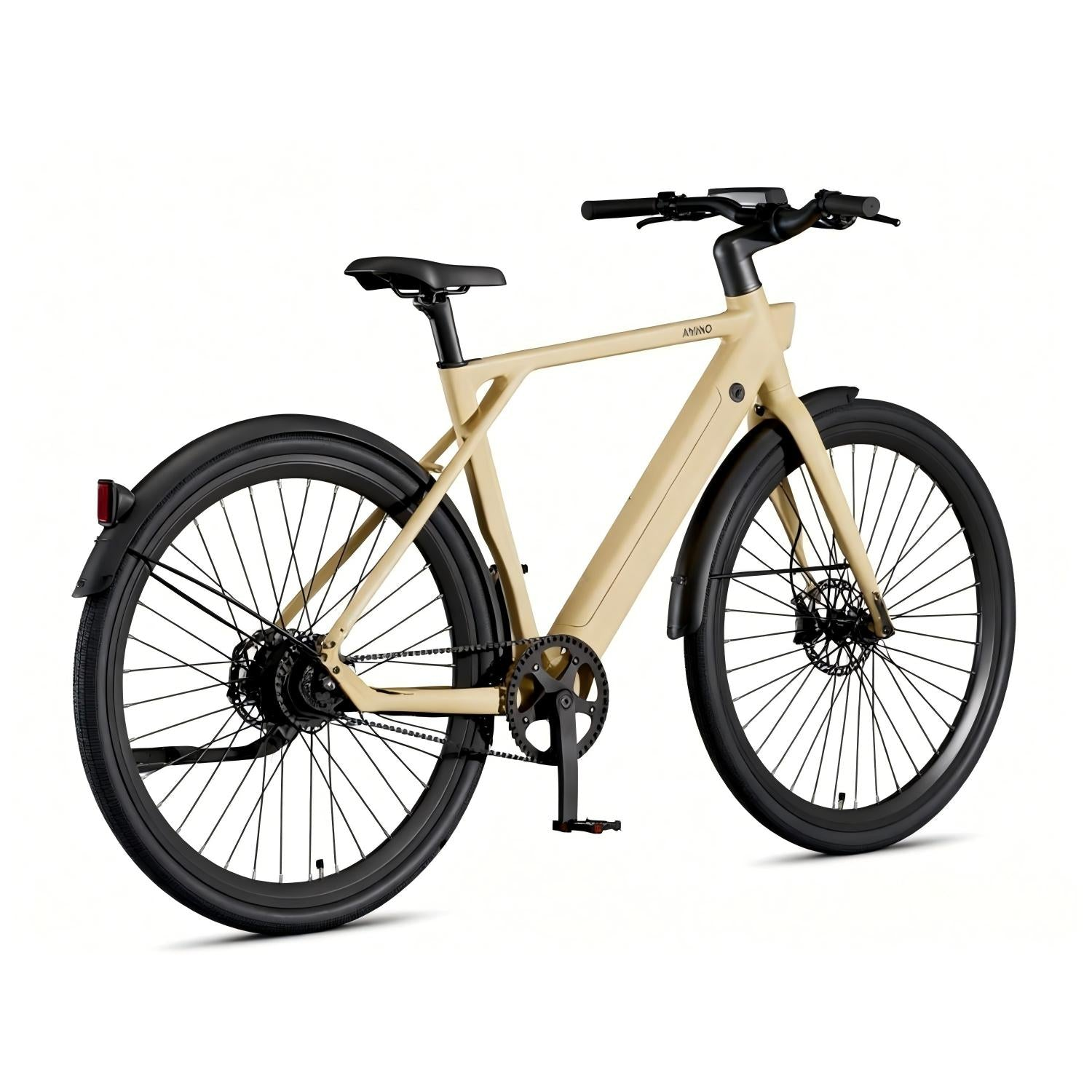 Una bicicleta color arena con neumáticos y detalles negros, aislada sobre fondo blanco.