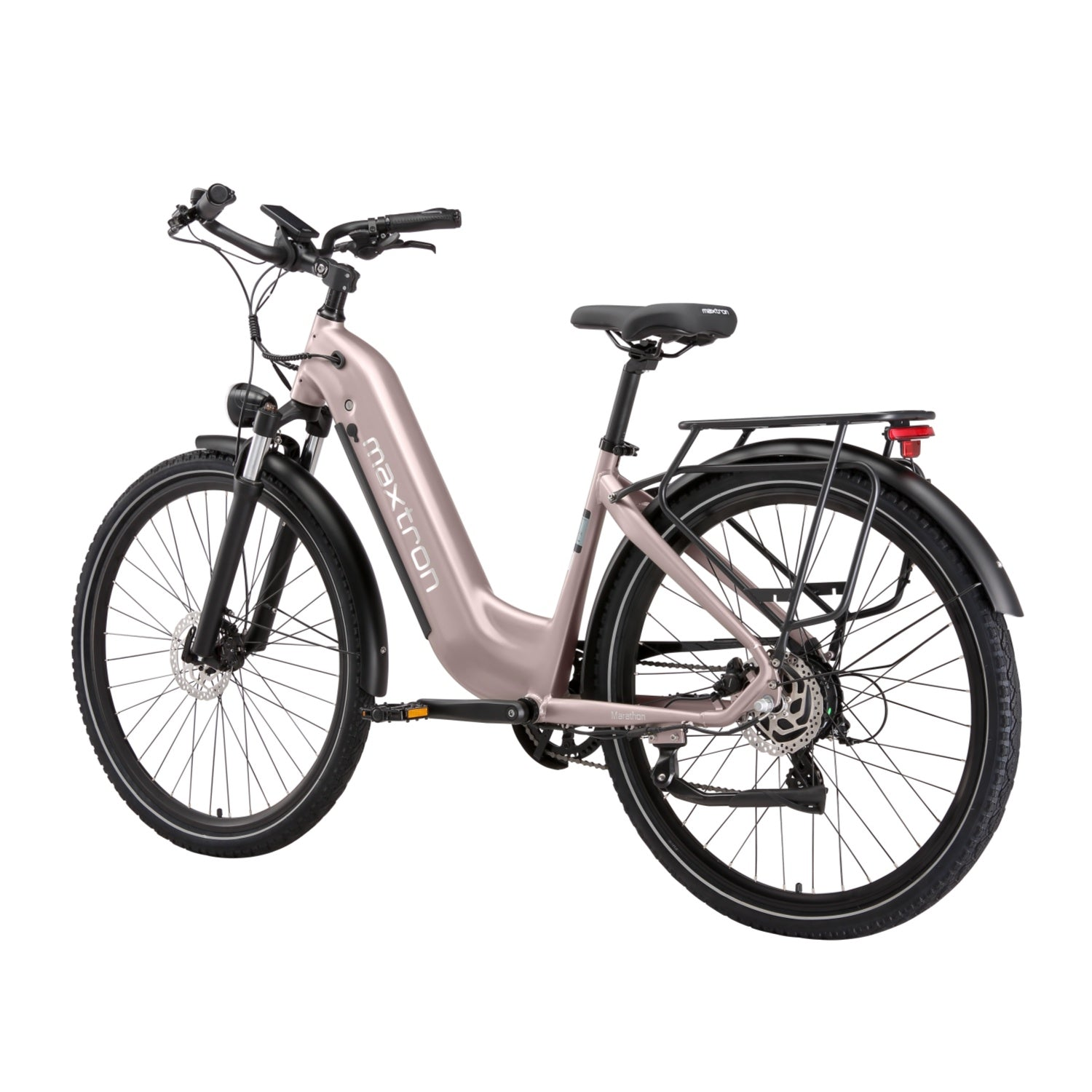 Una bicicleta eléctrica rosa de cuadro bajo con portaequipajes trasero.