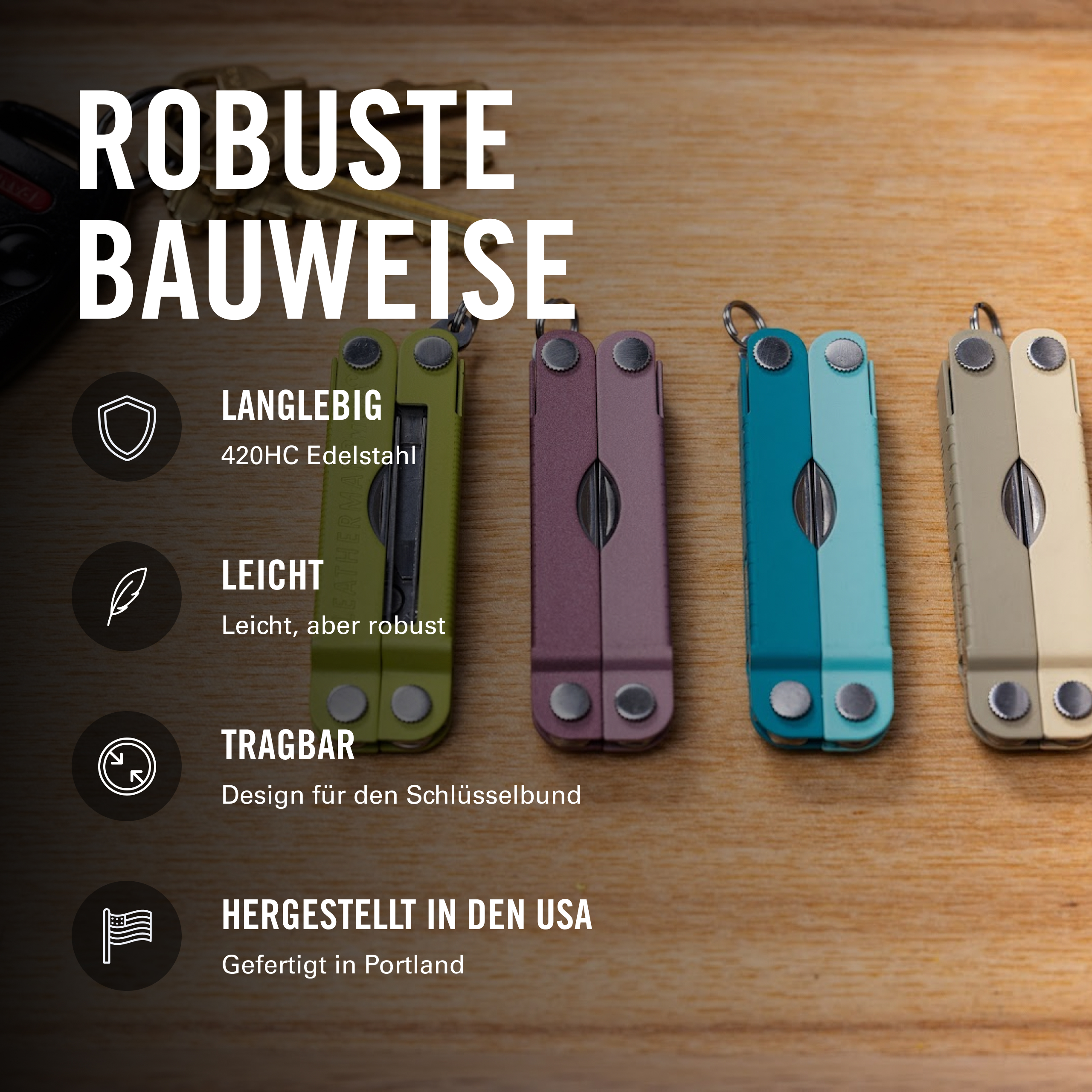 Vier bunte Multitools liegen auf Holz. Text hebt Eigenschaften hervor.