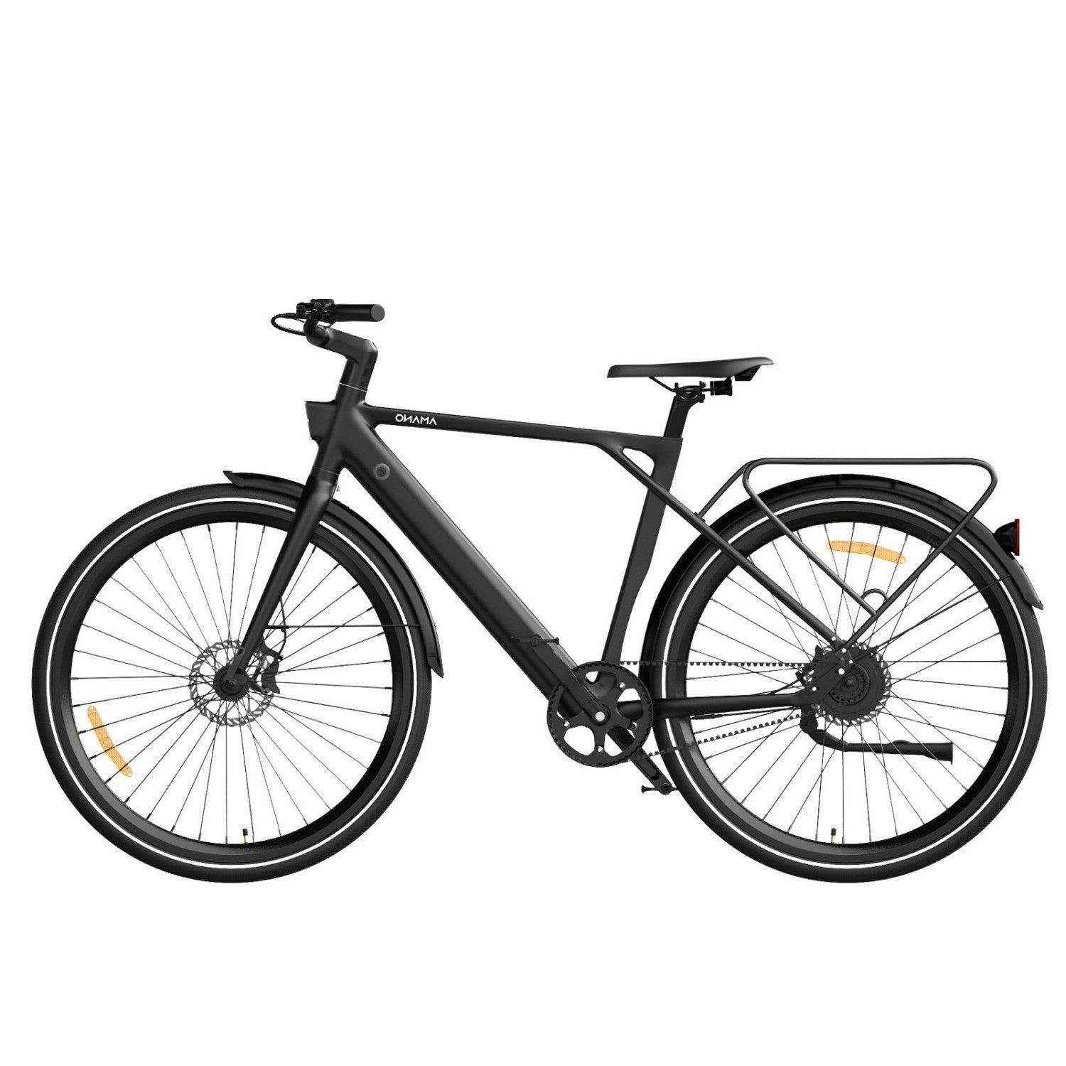 Una bicicleta negra con portaequipajes, frenos de disco y línea blanca en la llanta.