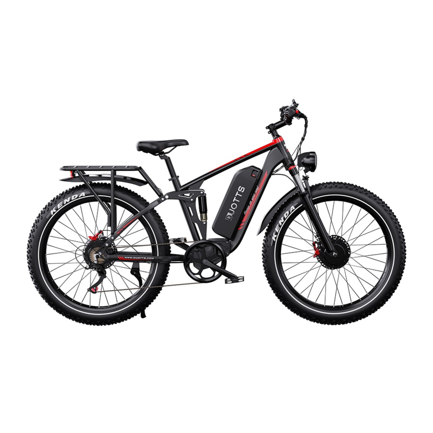 Bicicleta eléctrica negra con detalles rojos, horquilla de suspensión y portaequipajes.