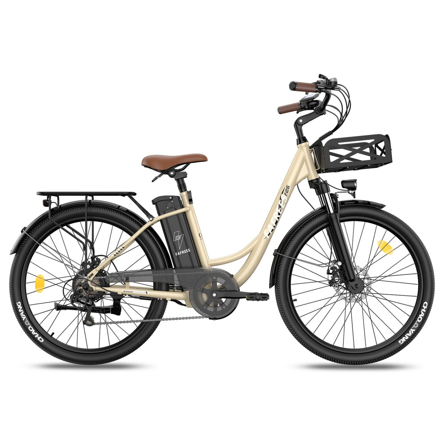 Una bicicleta eléctrica beige con cesta, portabultos y batería negros. Fondo blanco.