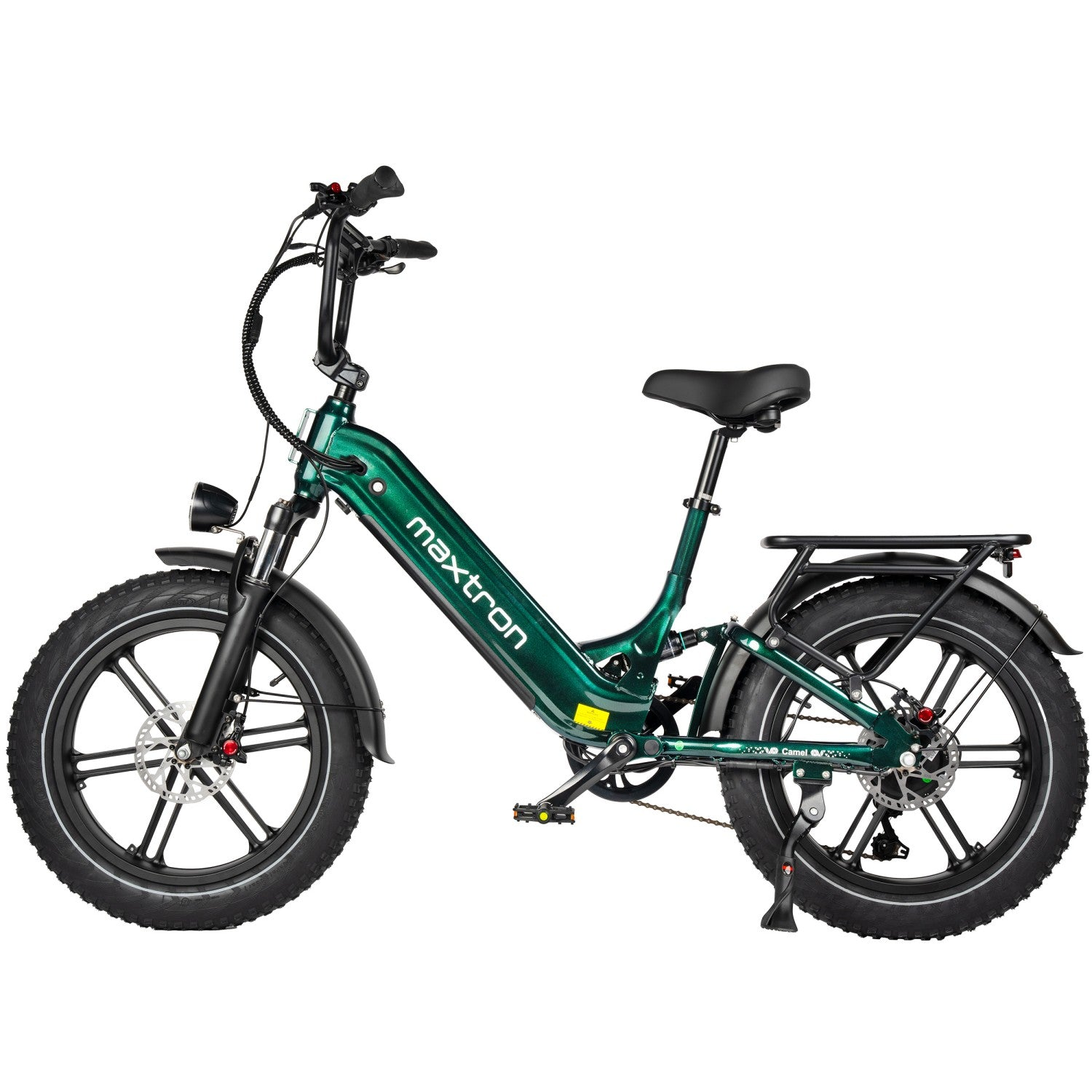 Una bici elettrica Maxtron verde con pneumatici larghi, accenti neri e sfondo bianco.