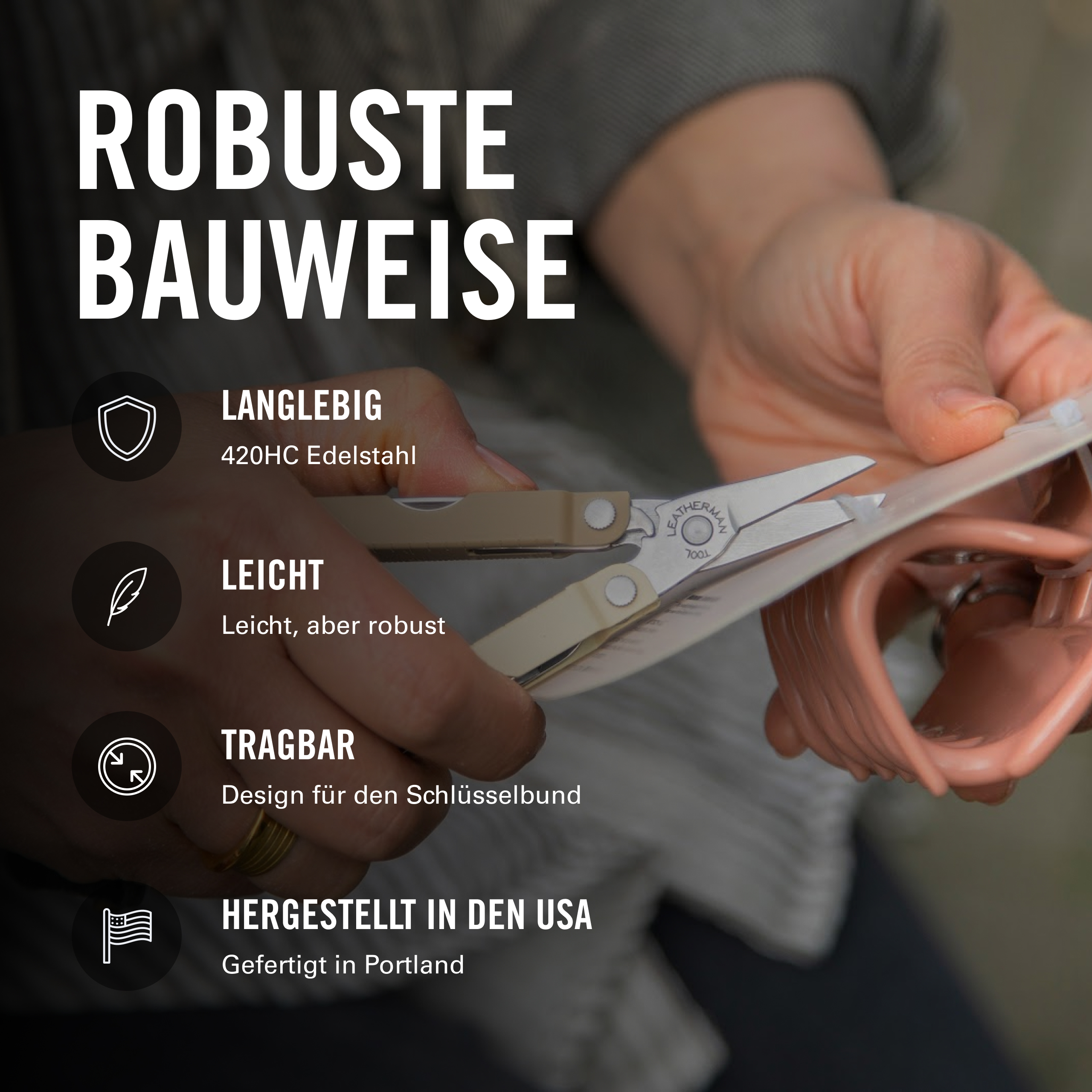 Nahaufnahme einer Hand, die eine Schere benutzt, um ein rosa Objekt zu schneiden.