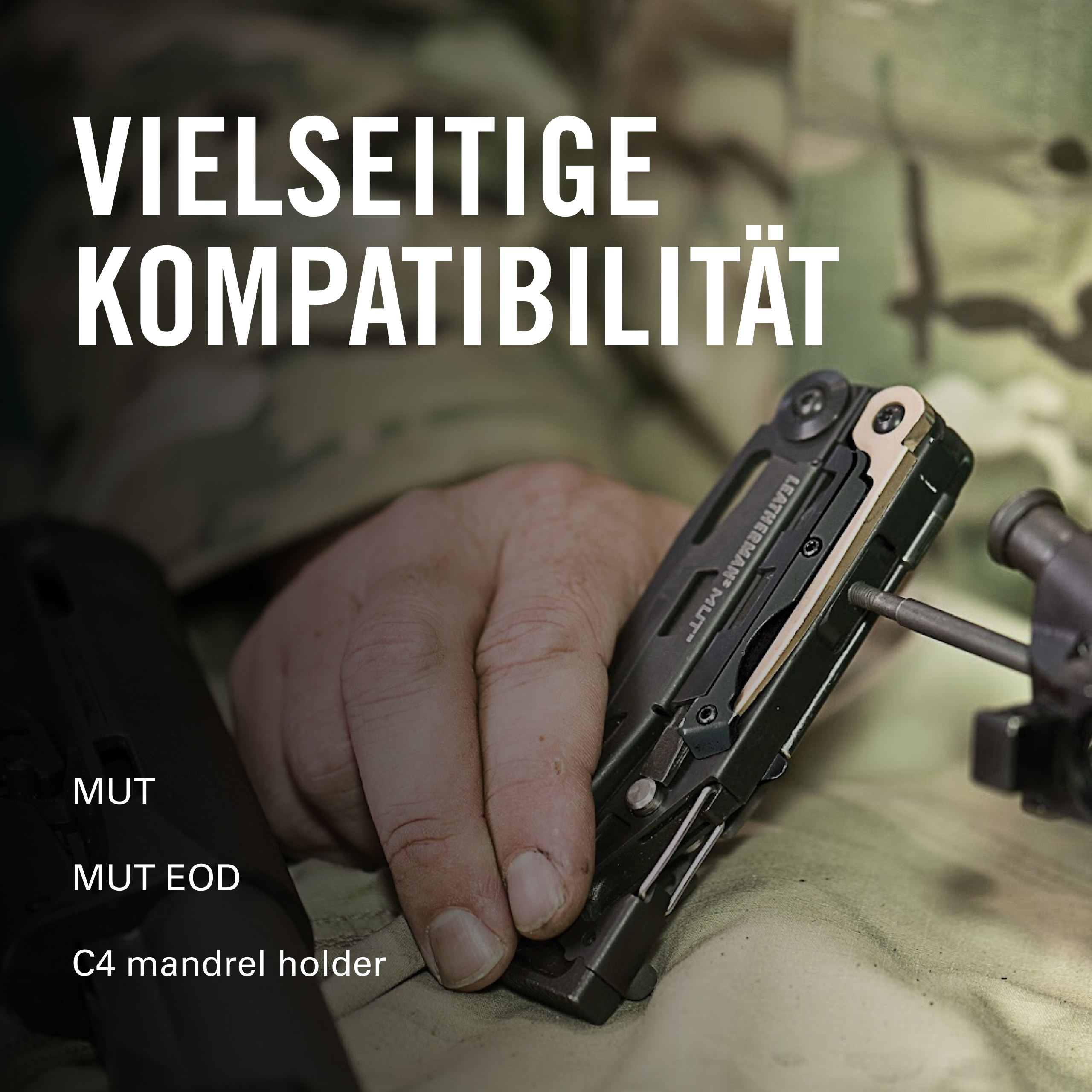 Ein Mann benutzt ein Multitool mit einer Schraube an einem Gewehrteil. Text: Vielseitige Kompatibilität.