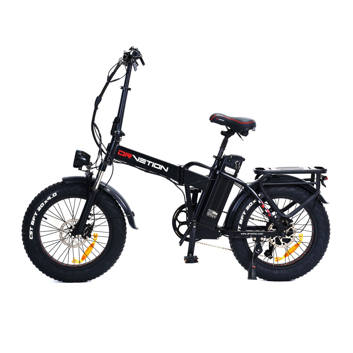 Bici elettrica pieghevole nera con pneumatici larghi e accenti argentati su sfondo bianco.