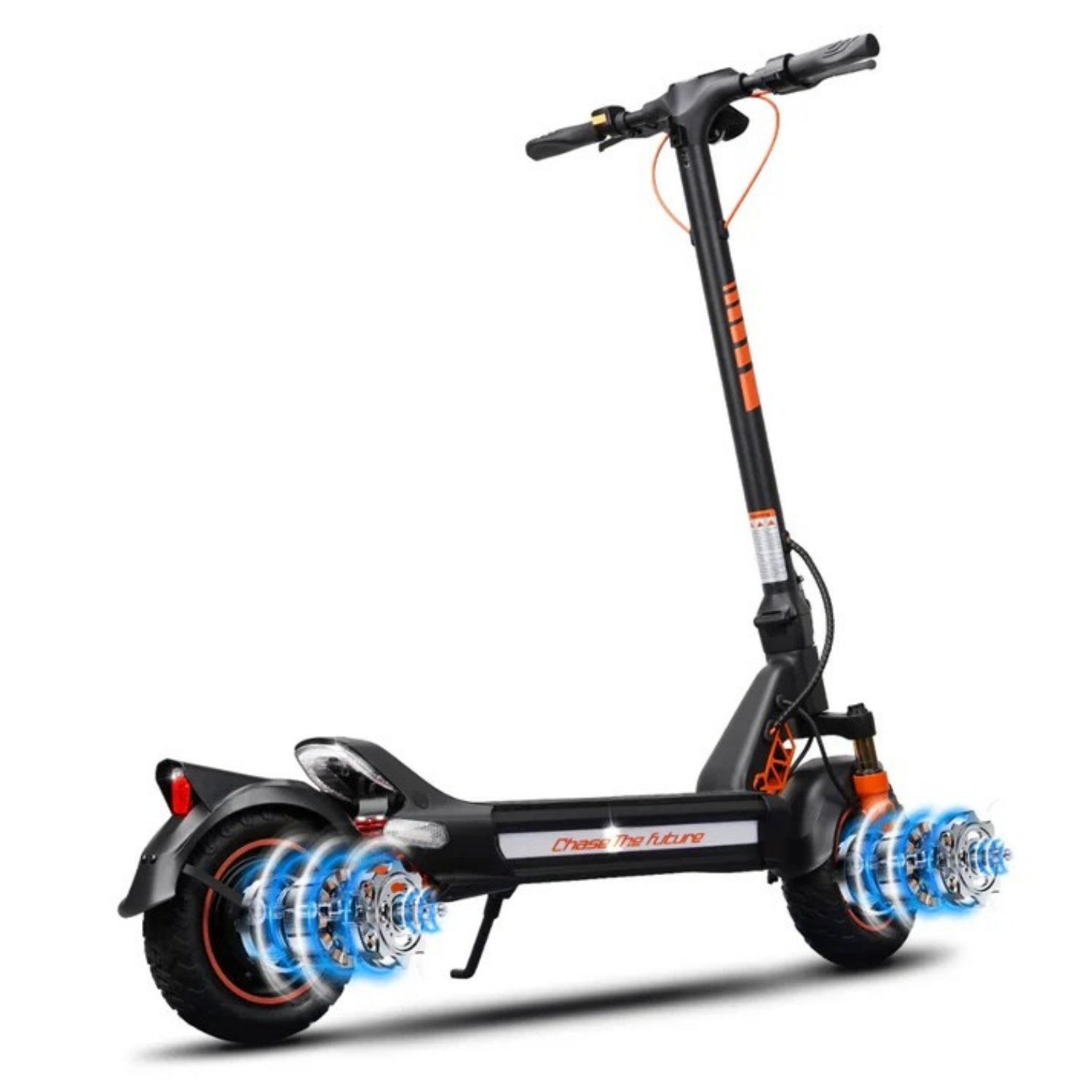 Uno scooter elettrico nero con accenti arancioni, che mostra il suo funzionamento interno.