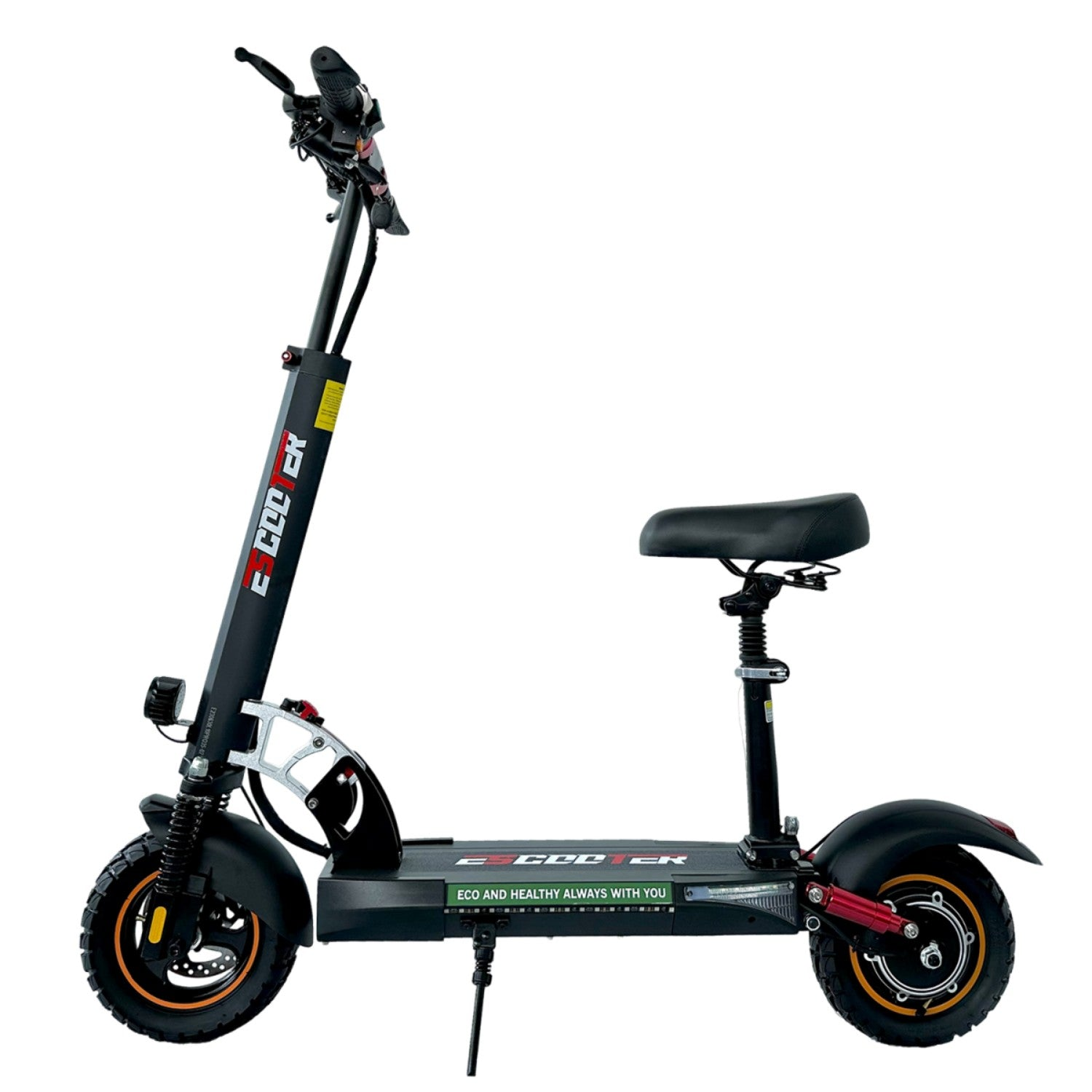 Monopattino elettrico nero con sedile, ruote e manubrio, sfondo bianco.
