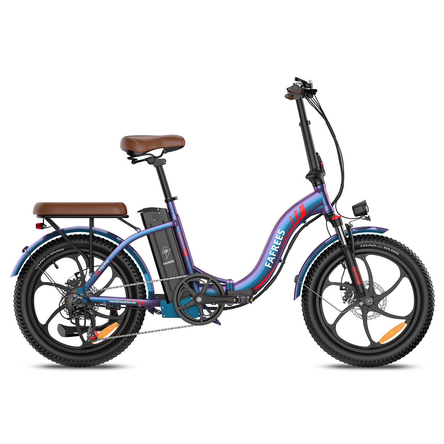 Una bicicleta eléctrica plegable morada con asientos marrones y ruedas anchas.