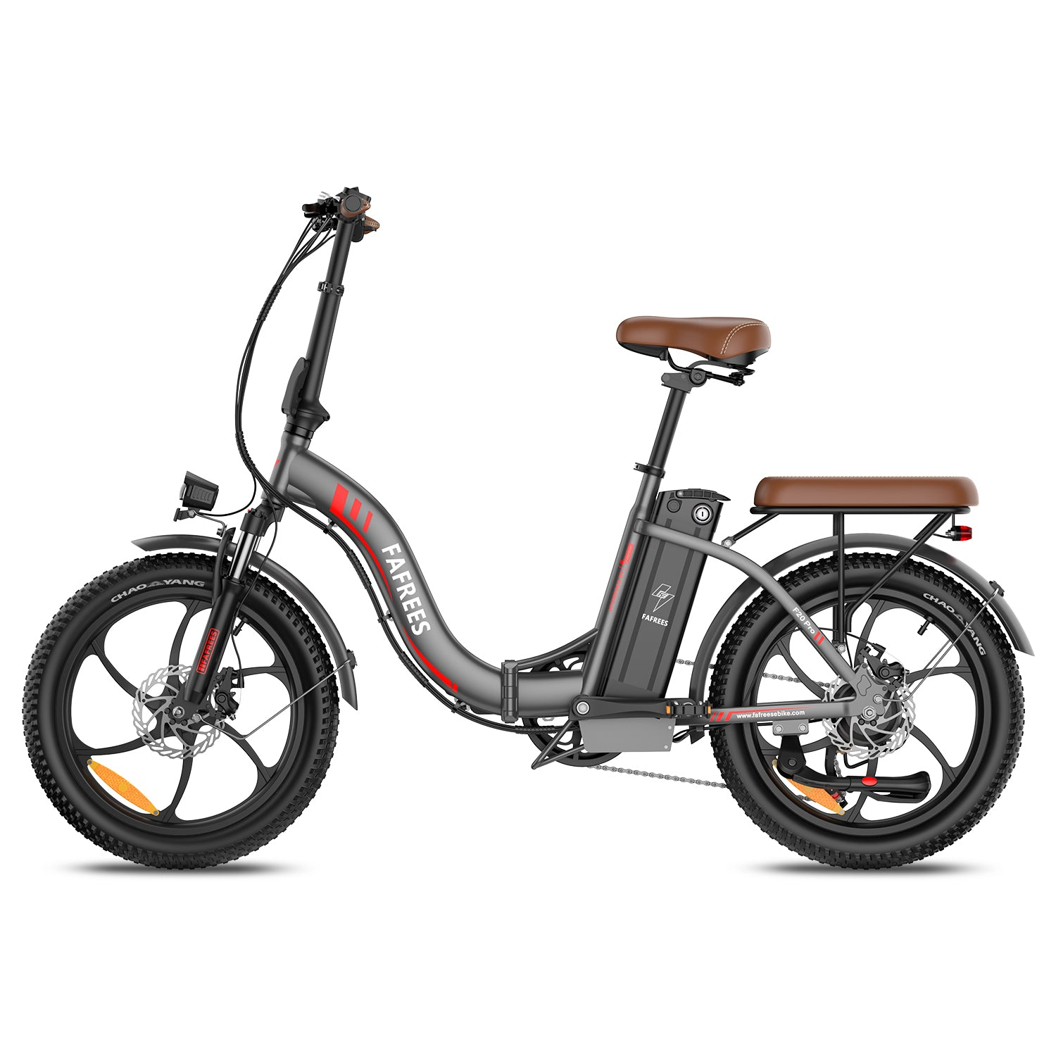 Una bicicleta eléctrica plegable gris con asientos de cuero marrón y llantas anchas.