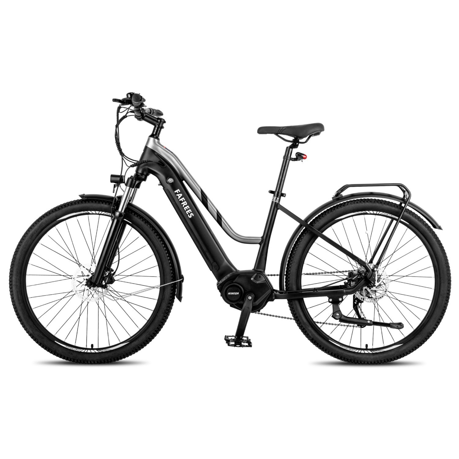 Bicicleta eléctrica negra con horquilla de suspensión, portabultos y frenos de disco.