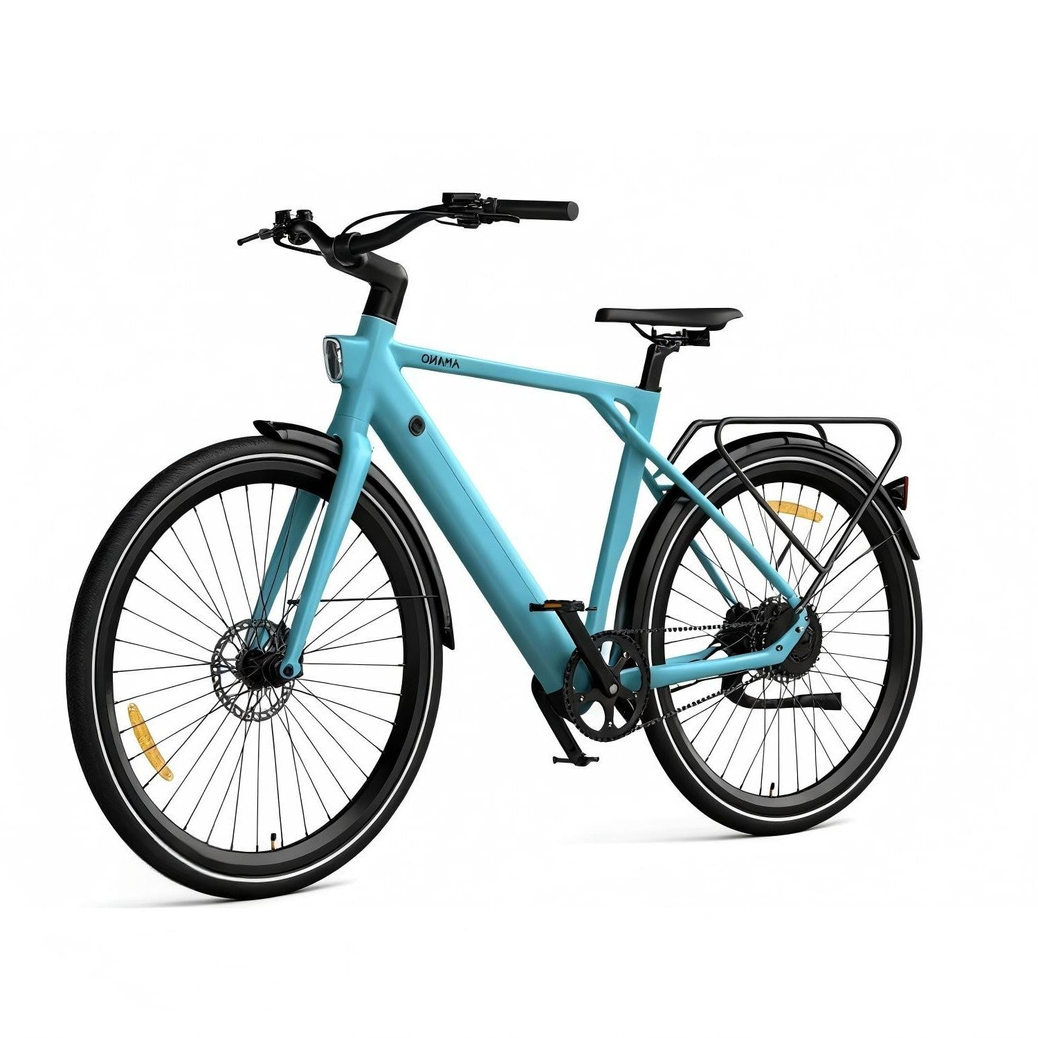 Una bicicleta azul claro con portabultos y frenos de disco sobre fondo blanco.