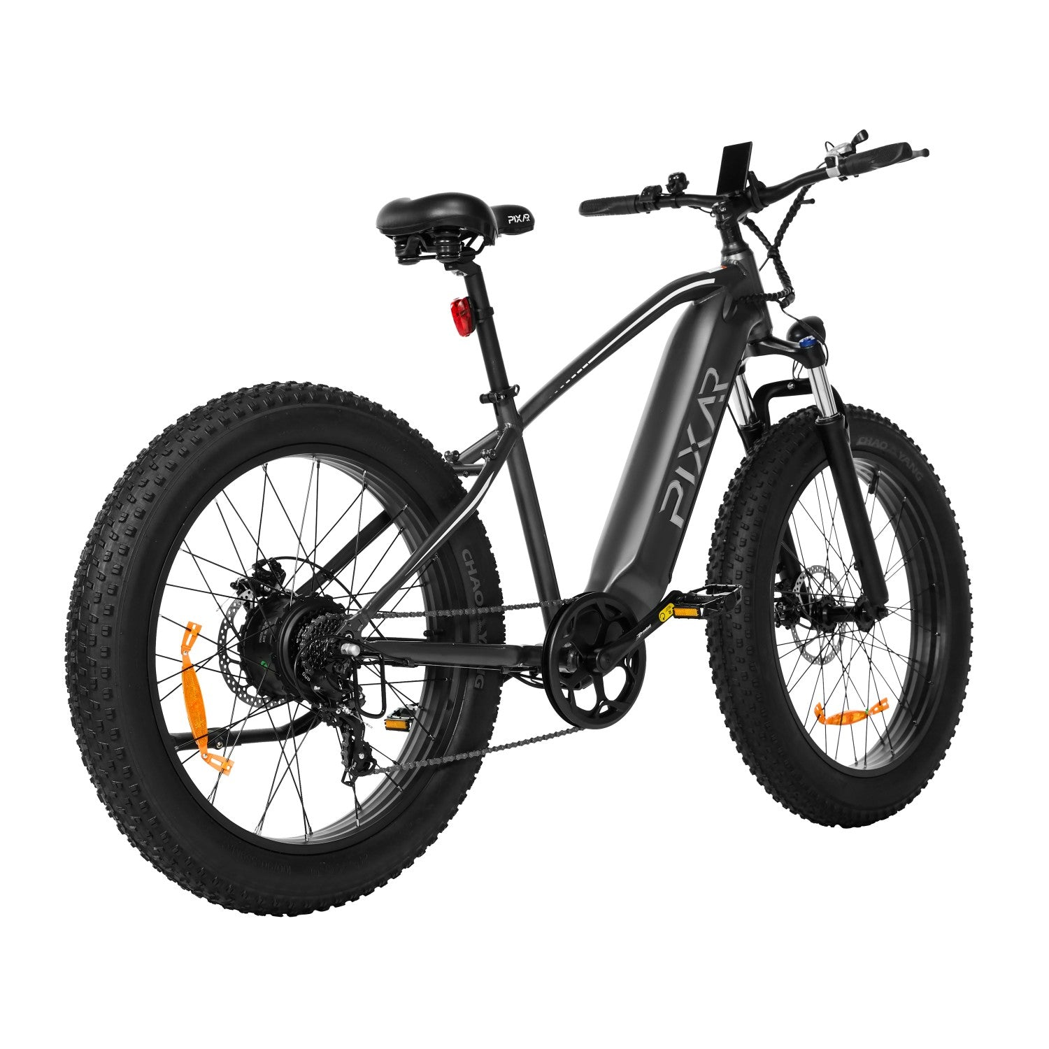 Una bicicleta eléctrica negra de llantas anchas con logo PIXXAR en el cuadro.