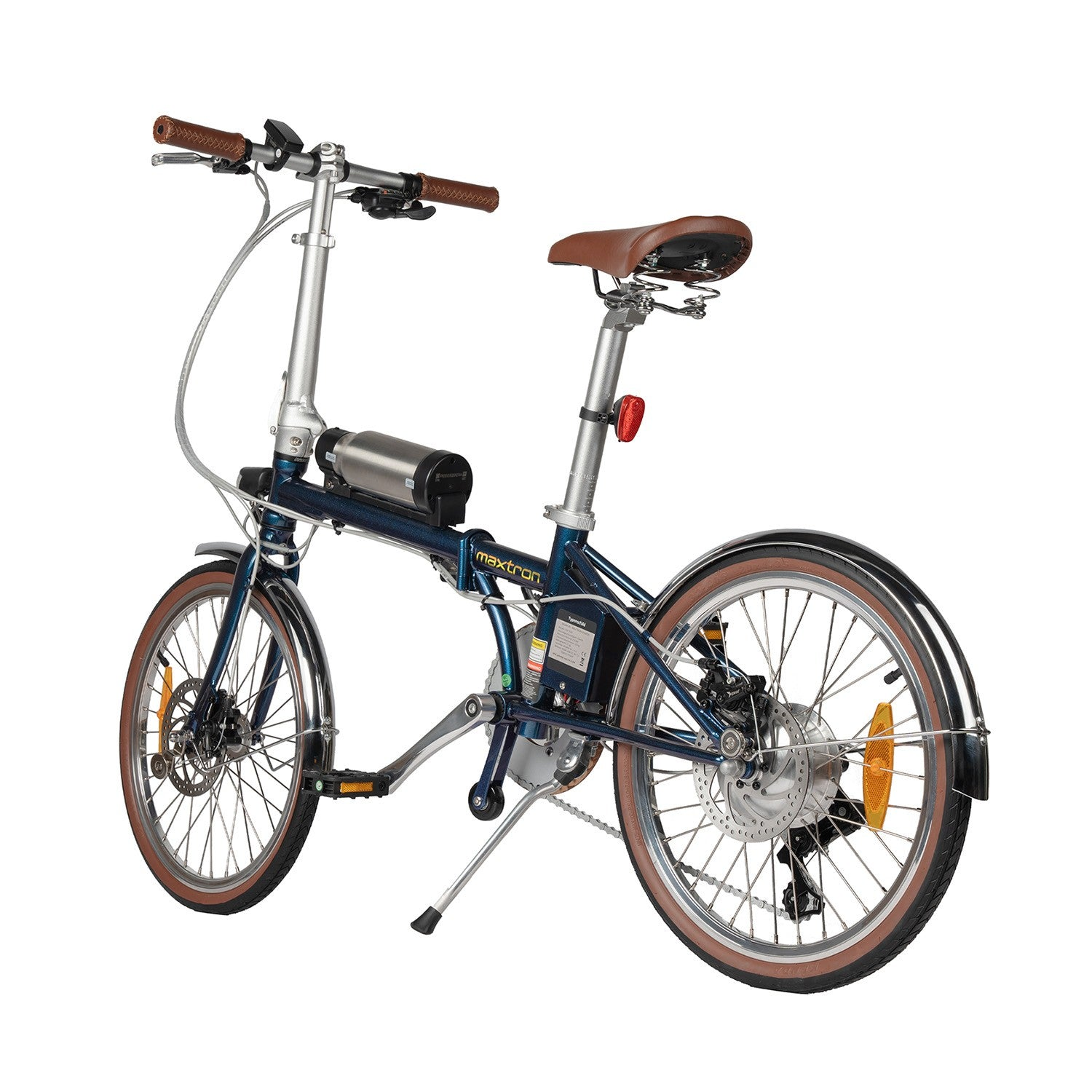 Una bici elettrica pieghevole blu scuro con sella e manopole marroni, su sfondo bianco.