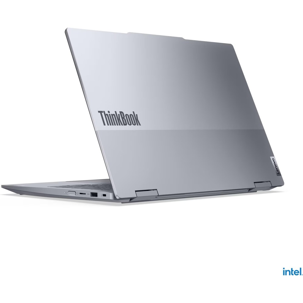 Gümüş renkli Lenovo ThinkBook dizüstü bilgisayar açık, klavye ve ekranı görünüyor. Kapak geriye doğru eğik.