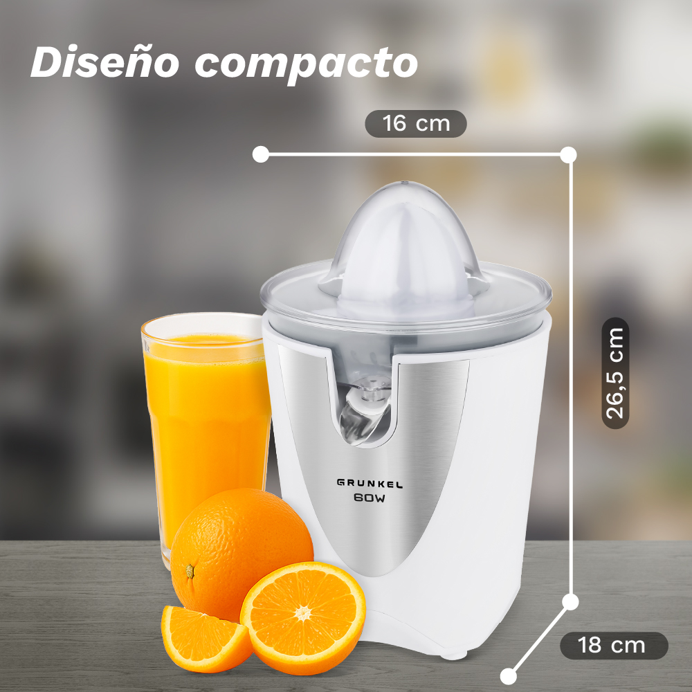 Un exprimidor cítrico blanco con vaso de zumo de naranja, naranjas y gajos.