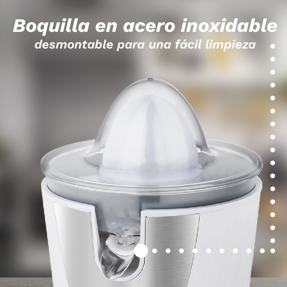 Un exprimidor blanco con tapa transparente y detalles de acero inoxidable.