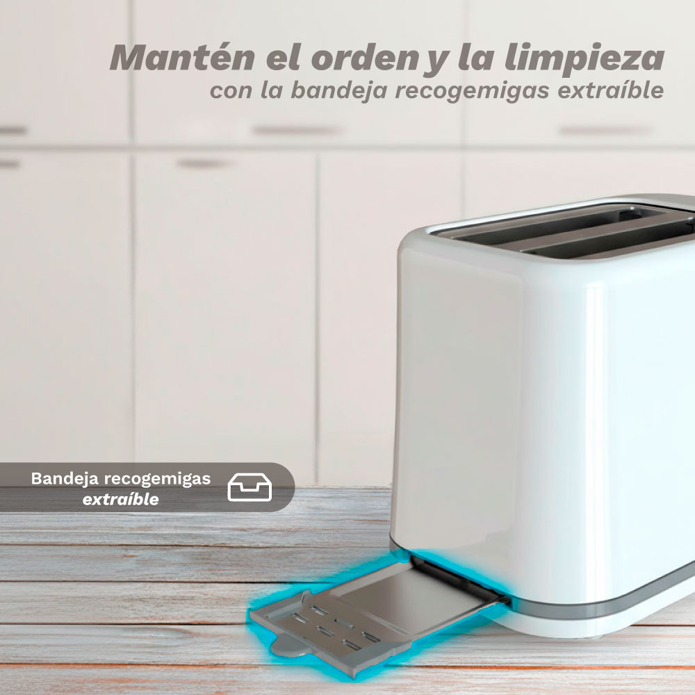 Ein weißer Toaster mit herausgezogener Krümelschublade auf einem Holztisch.
