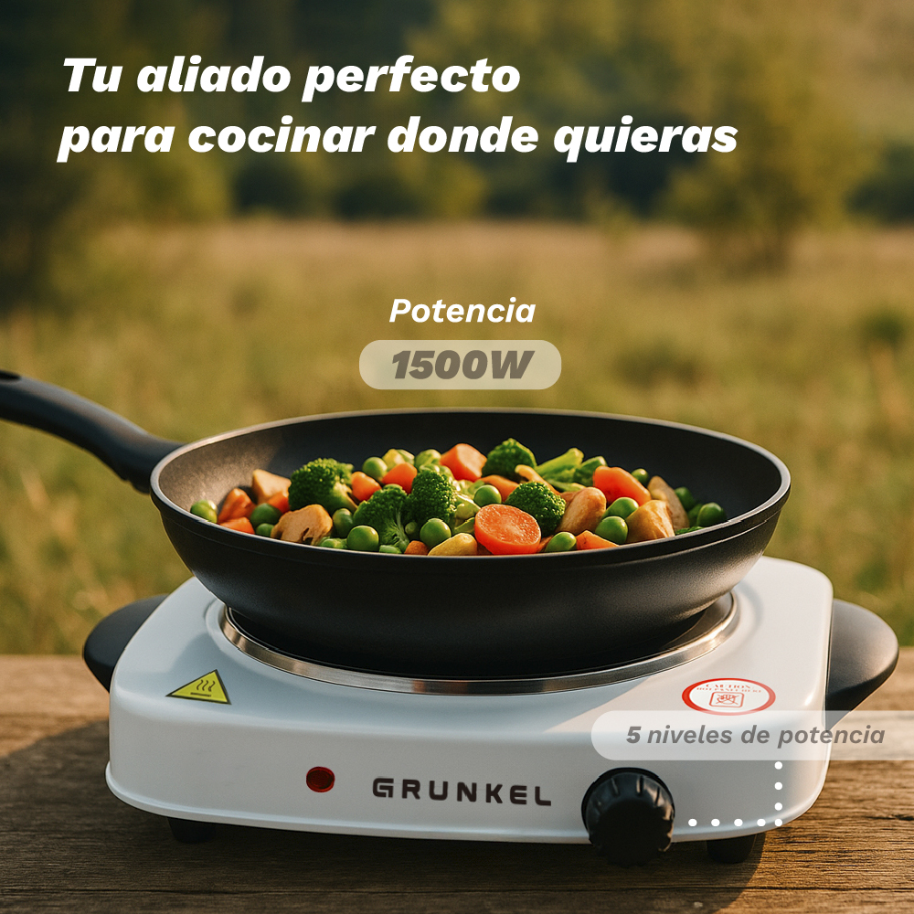 Una cocina portátil con verduras en una sartén, potencia 1500W, al aire libre.