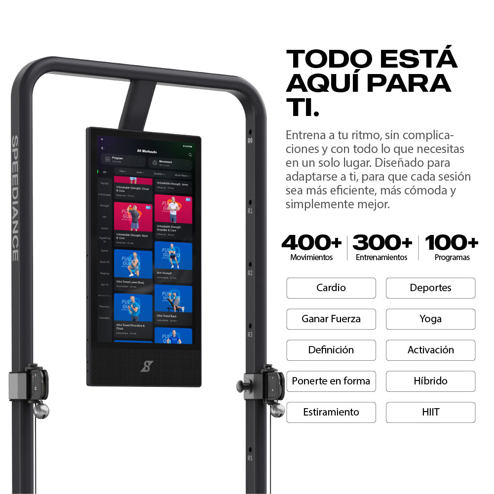 Máquina de fitness con pantalla mostrando opciones de entrenamiento. Texto en español.