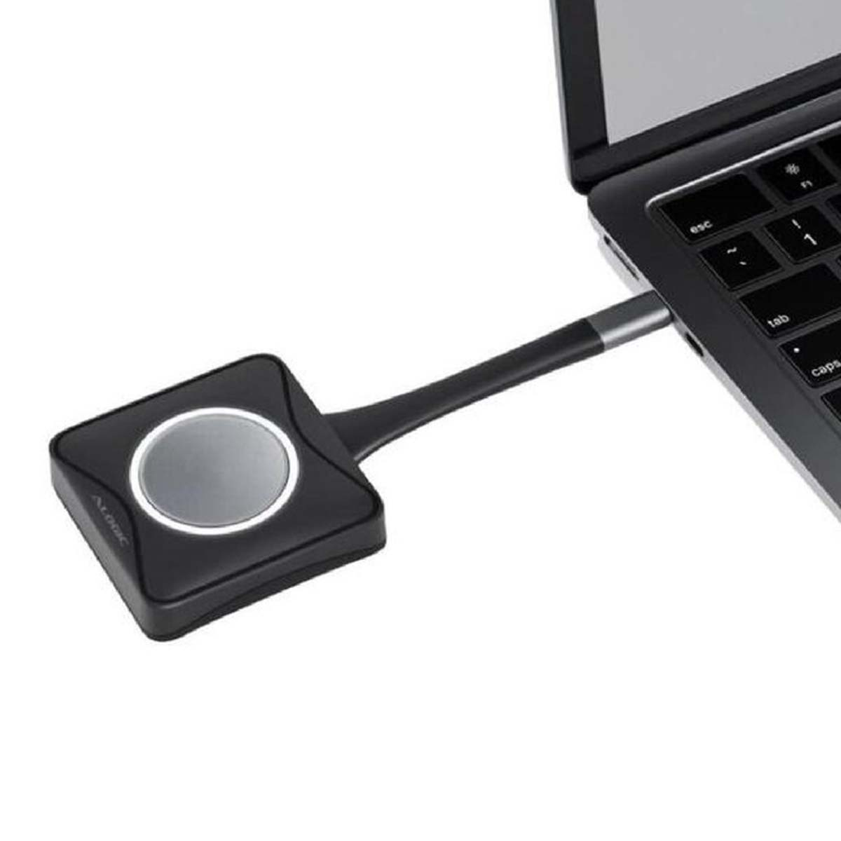 Un dispositivo nero con un cerchio argentato si collega alla tastiera di un laptop nero.