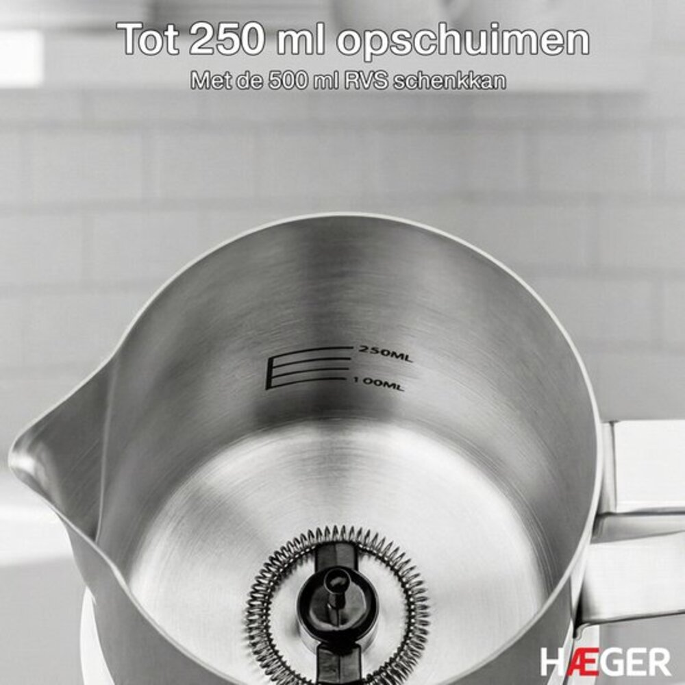 Edelstahl-Milchaufschäumer mit Messmarkierungen bis 250 ml.