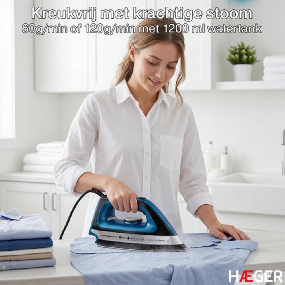 Frau bügelt mit blauem Bügeleisen. Hemden liegen links.
