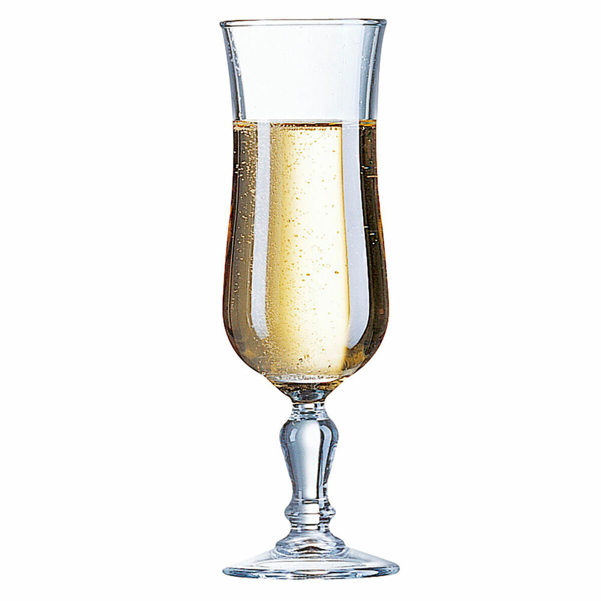 Ein Glas Sekt mit Bläschen auf weißem Hintergrund.