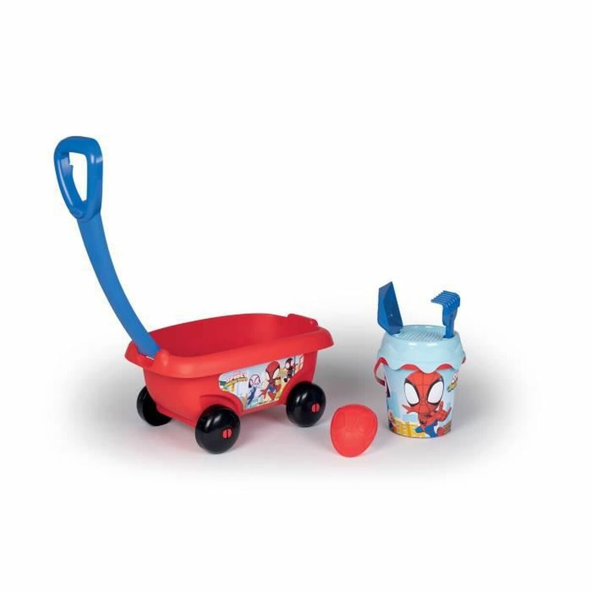 Roter Wagen mit blauem Griff, Spiderman-Eimer mit Schaufel und ein roter Ball.