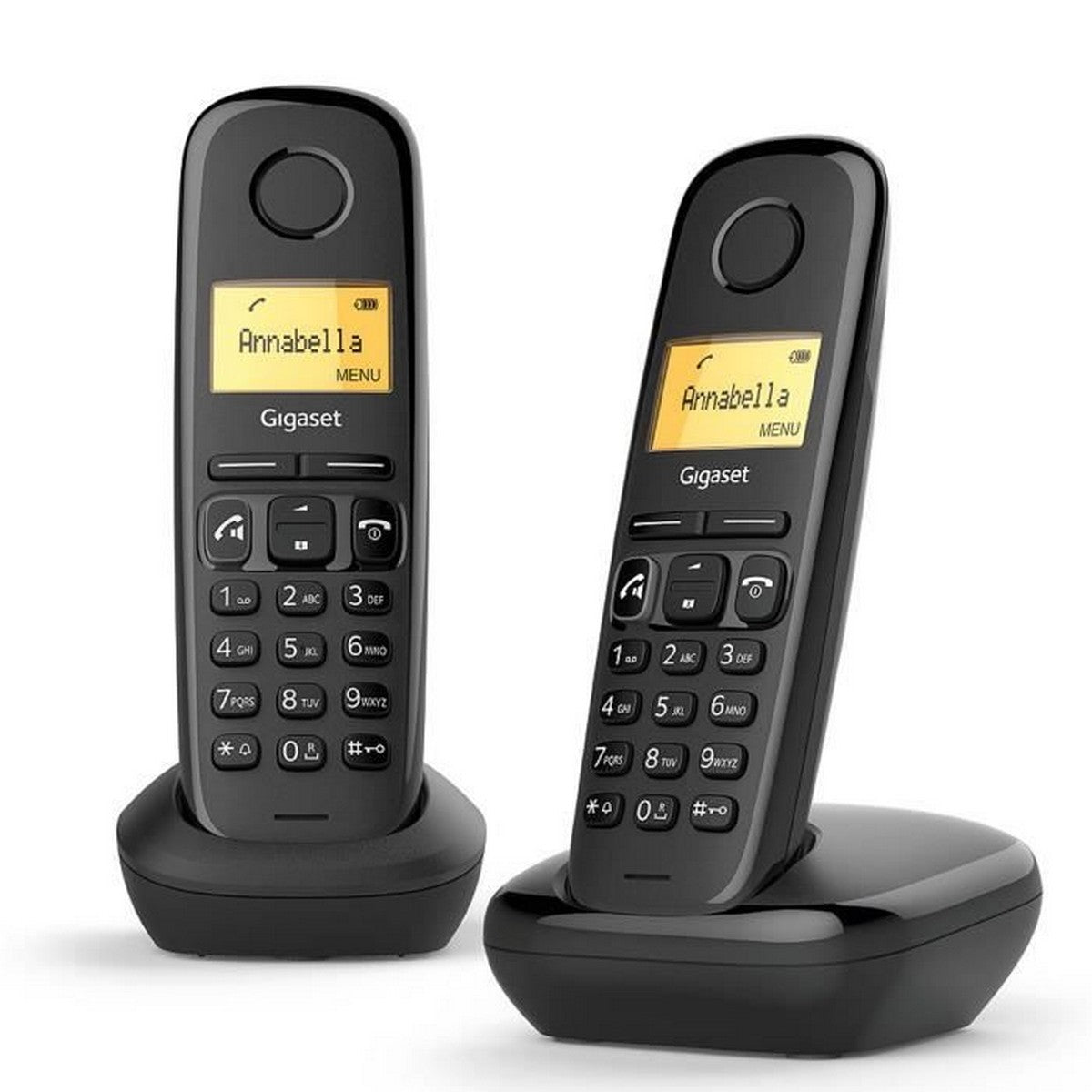 Due telefoni cordless neri sulle loro basi di ricarica con display gialli.