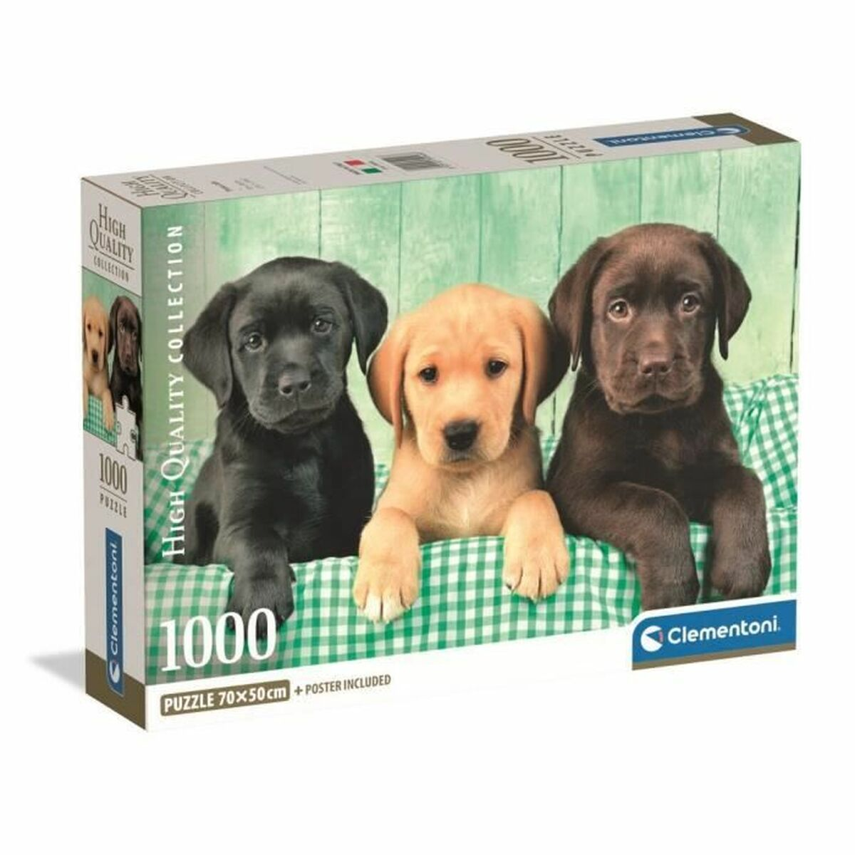 Trzy szczeniaki labradora na kraciastej kocu przed drewnianą ścianą.