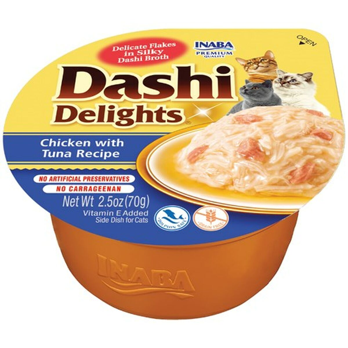 Comida para gatos Dashi Delights con pollo y atún. Presenta 3 gatos, copos de pollo y atún en caldo.