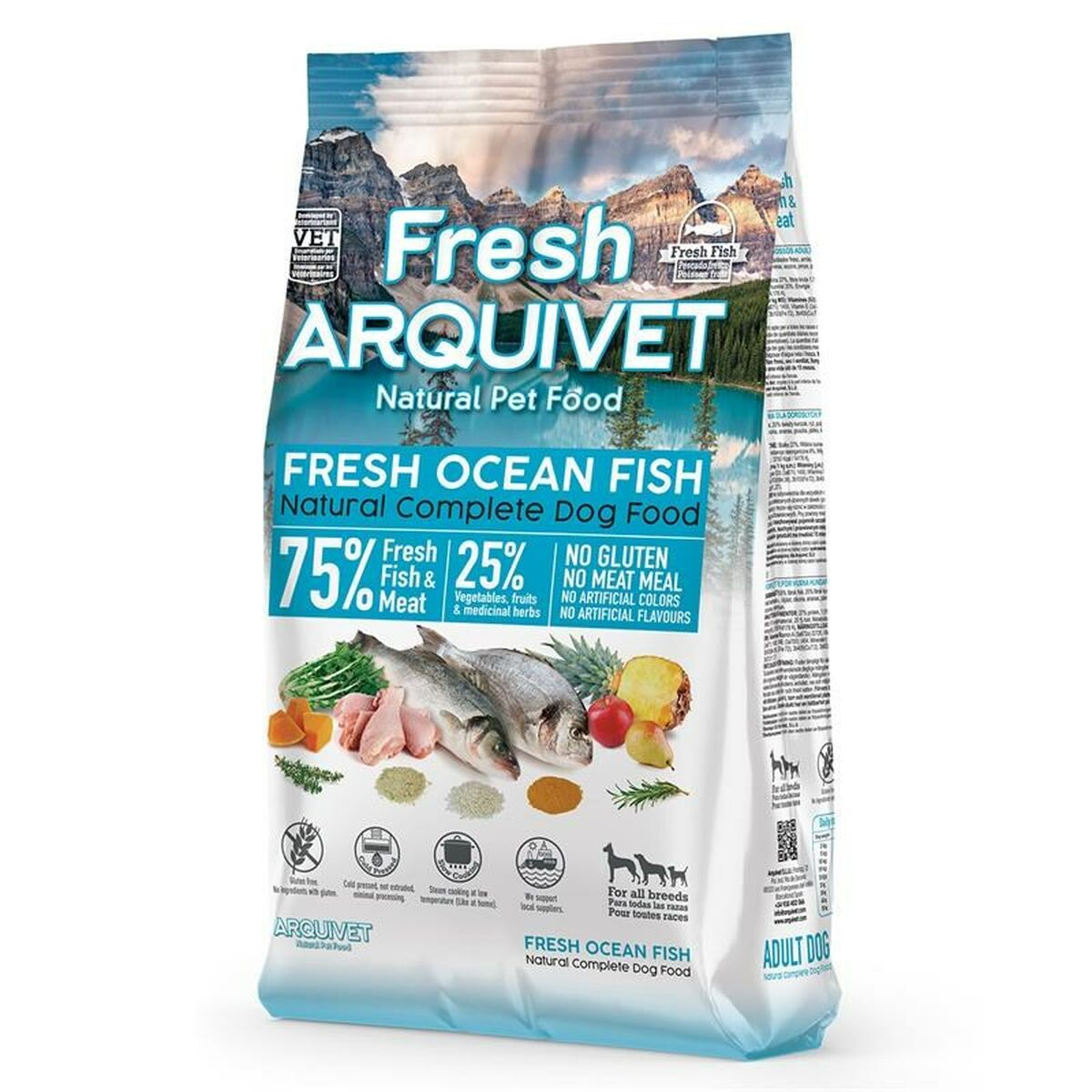 Bolsa de comida para perros con peces, frutas, verduras y montañas al fondo.