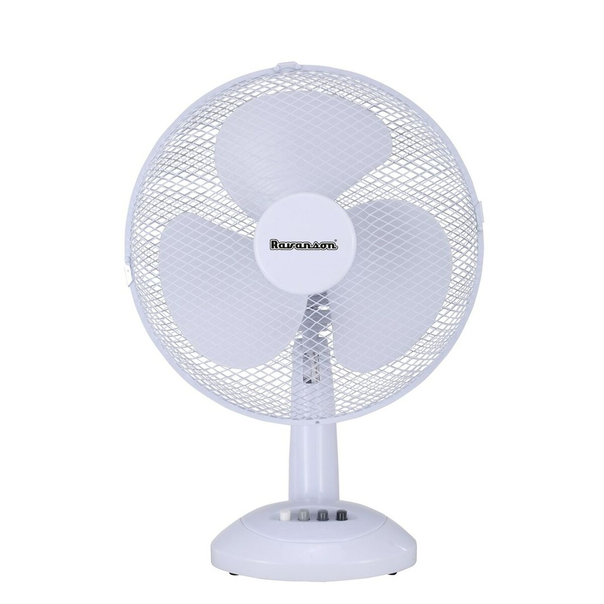 Un ventilateur de bureau blanc à trois pales et grille.