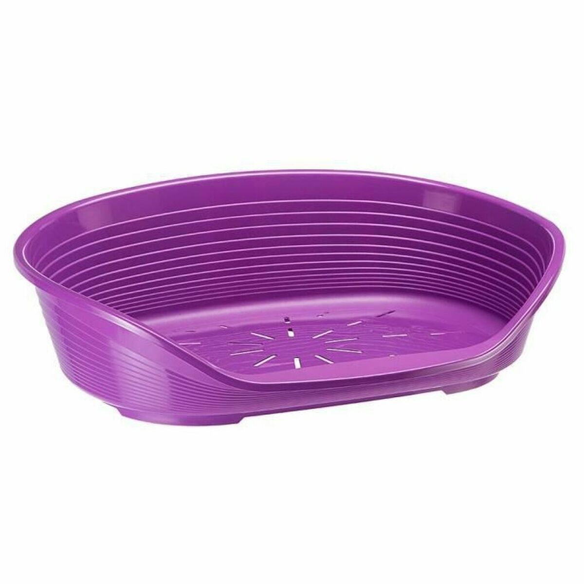 Cama morada para mascotas con orificios de ventilación y lados acanalados.