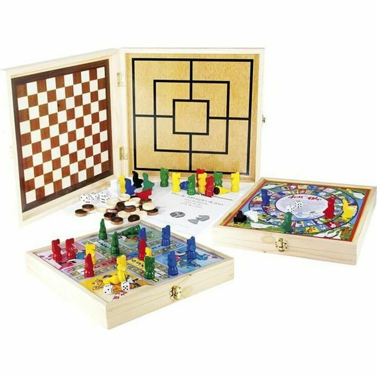 Giochi in legno: scacchiera, mulino, gioco da tavolo con pedine e dadi.