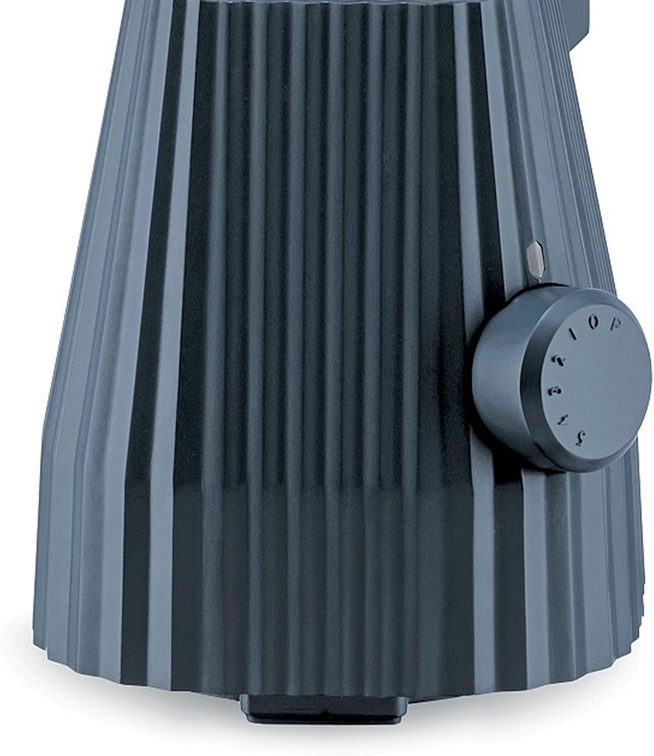 Elettrodomestico grigio scuro con scanalature verticali e quadrante numerato.