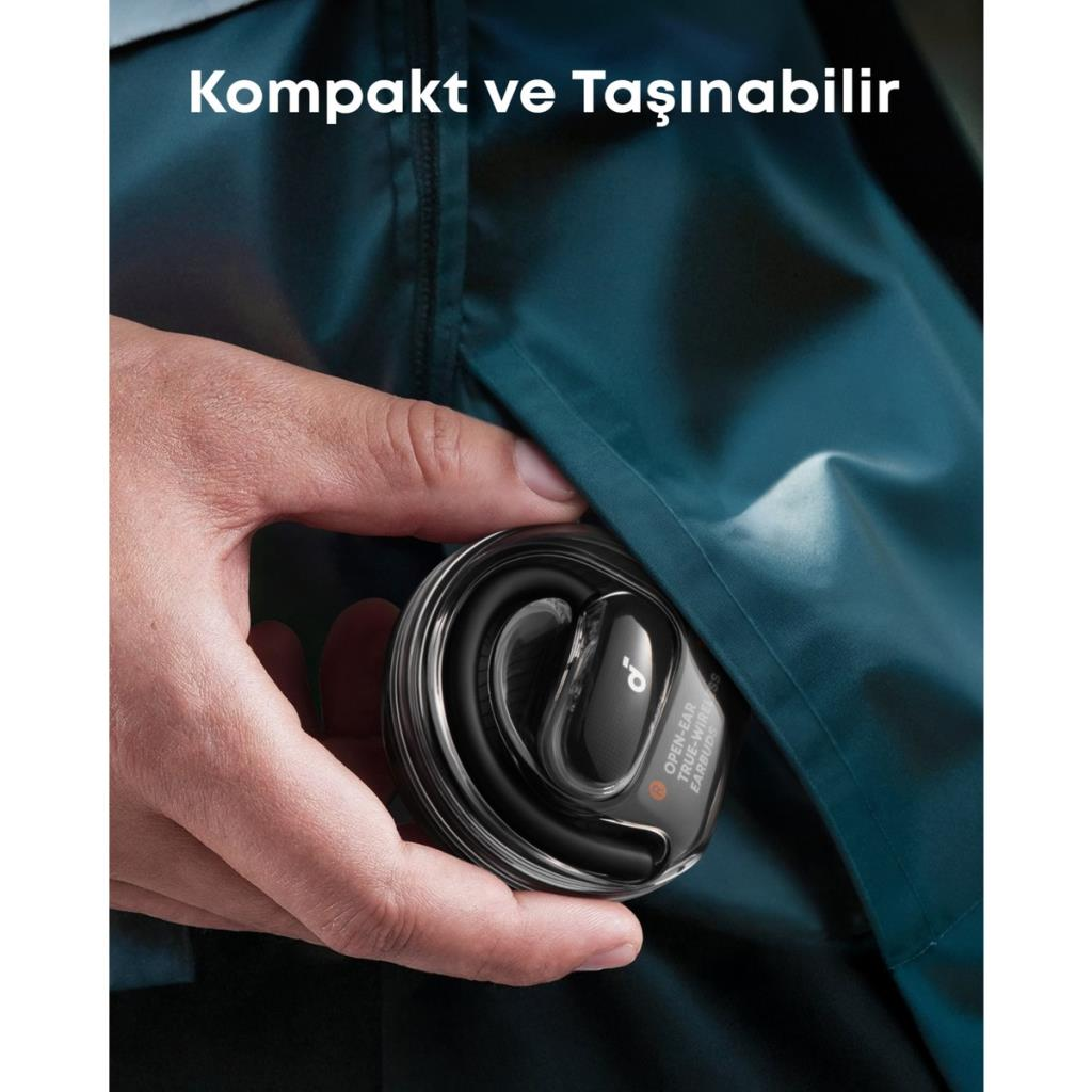 Una mano inserisce auricolari wireless neri nella tasca di una giacca verde acqua. Testo: 'Kompakt ve Taşınabilir'.