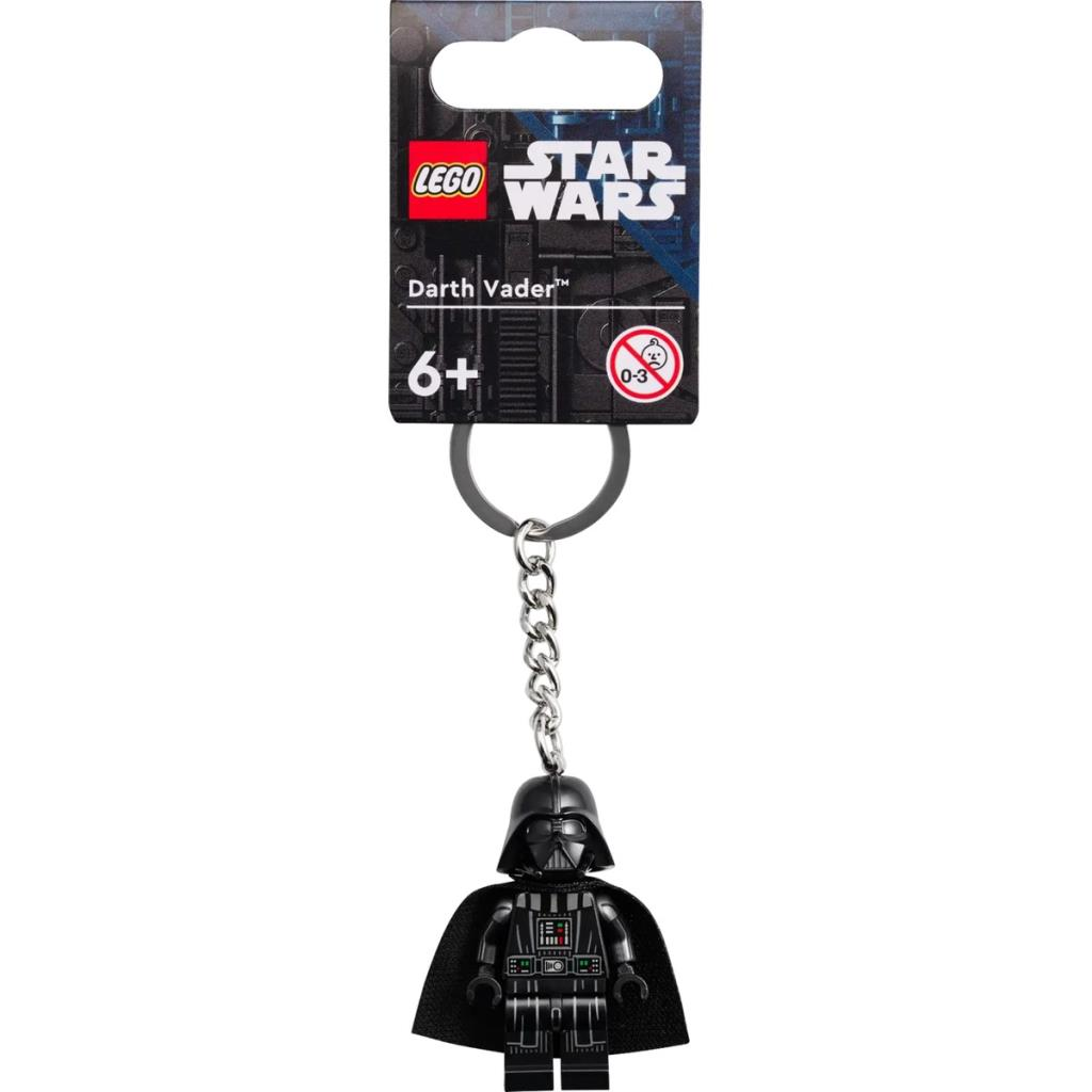 Siyah kıyafetli ve pelerinli bir Lego Star Wars Darth Vader anahtarlığı.