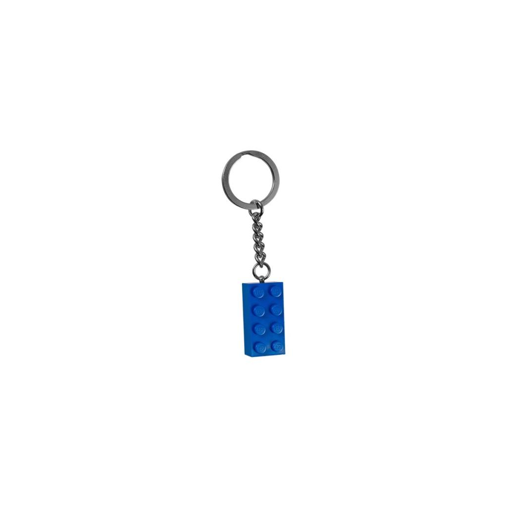 Gümüş zincirli ve halkalı mavi Lego tuğla anahtarlık.