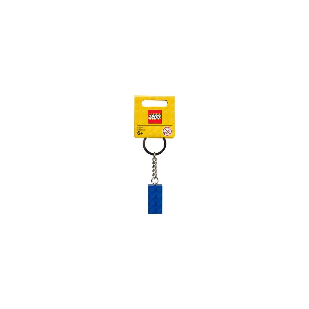 Sarı ambalajlı ve zincirli mavi LEGO tuğla anahtarlık.