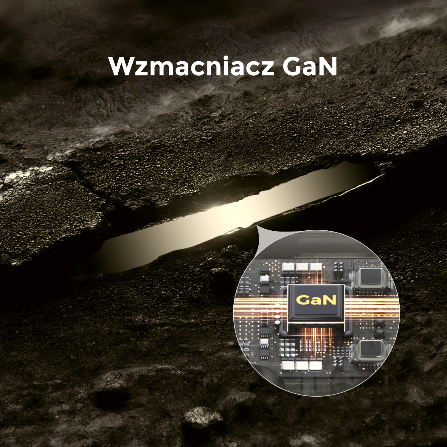 Powiększony widok chipa GaN na płytce drukowanej, z tekstem "Wzmacniacz GaN" powyżej.