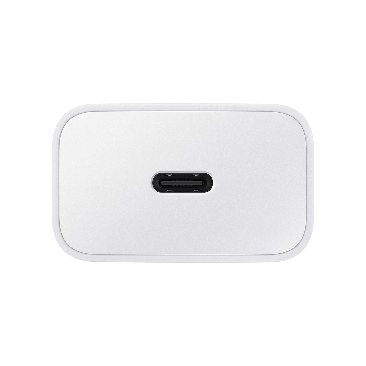Beyaz dikdörtgen USB-C şarj cihazı, beyaz bir arka plan üzerinde ortalanmış, koyu gri bağlantı noktası görünüyor.
