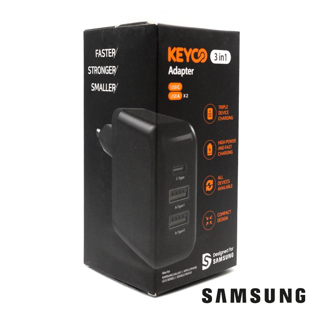 USB-C ve iki USB-A bağlantı noktasına sahip siyah Keyco 3'ü 1 arada adaptör.