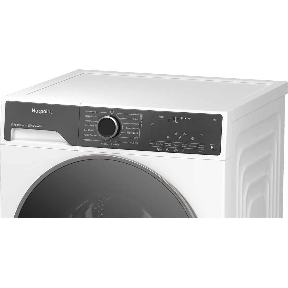 Vista frontale di una lavatrice Hotpoint bianca con pannello di controllo nero e oblò rotondo.