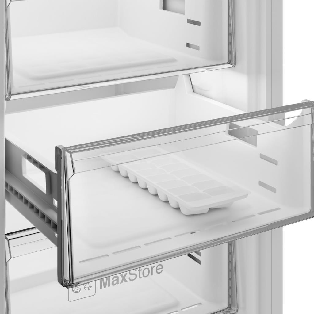 İçinde buz kalıbı bulunan boş bir dondurucu çekmecesi. MaxStore logosu görünür.