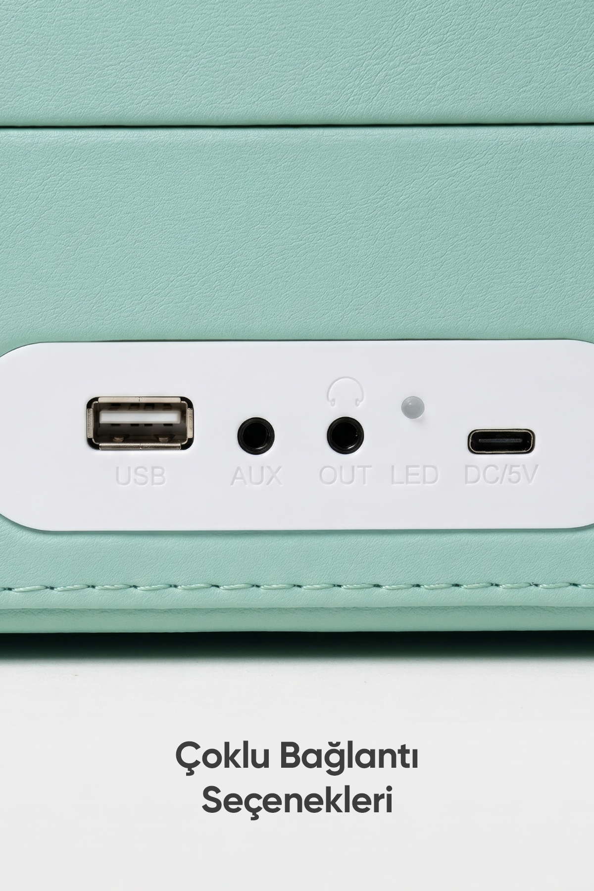 Bağlantı noktalarının yakın çekimi: USB, AUX, kulaklık, LED, DC/5V.