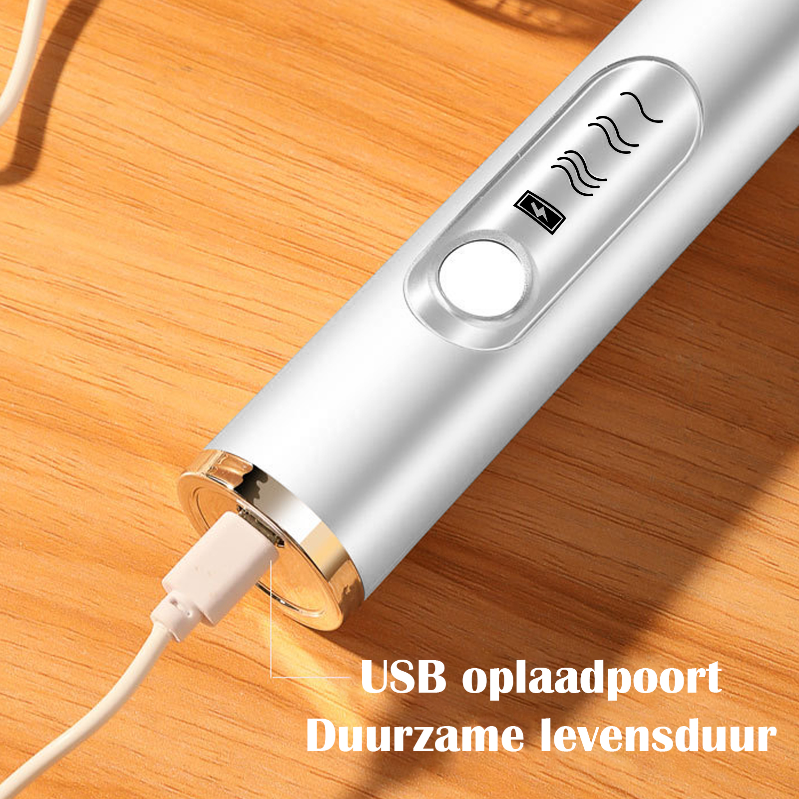 Ein weißes Gerät mit USB-Anschluss auf Holzuntergrund. Ladeanzeige oben.