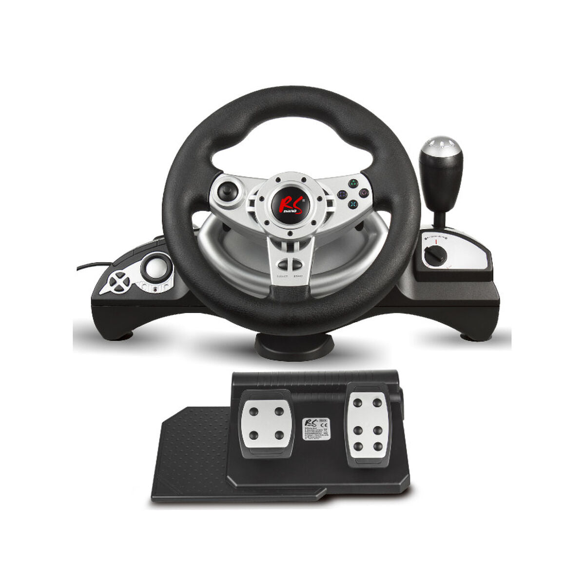 Un volante da gaming nero con pedali e cambio su sfondo bianco.